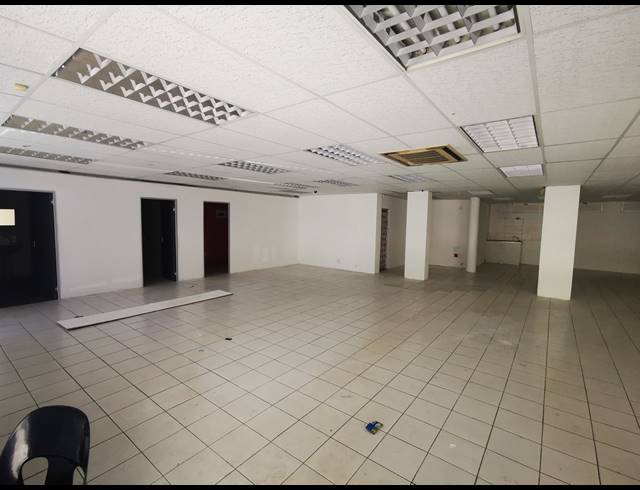 300M² RETAIL TO LET IN OVERPORT